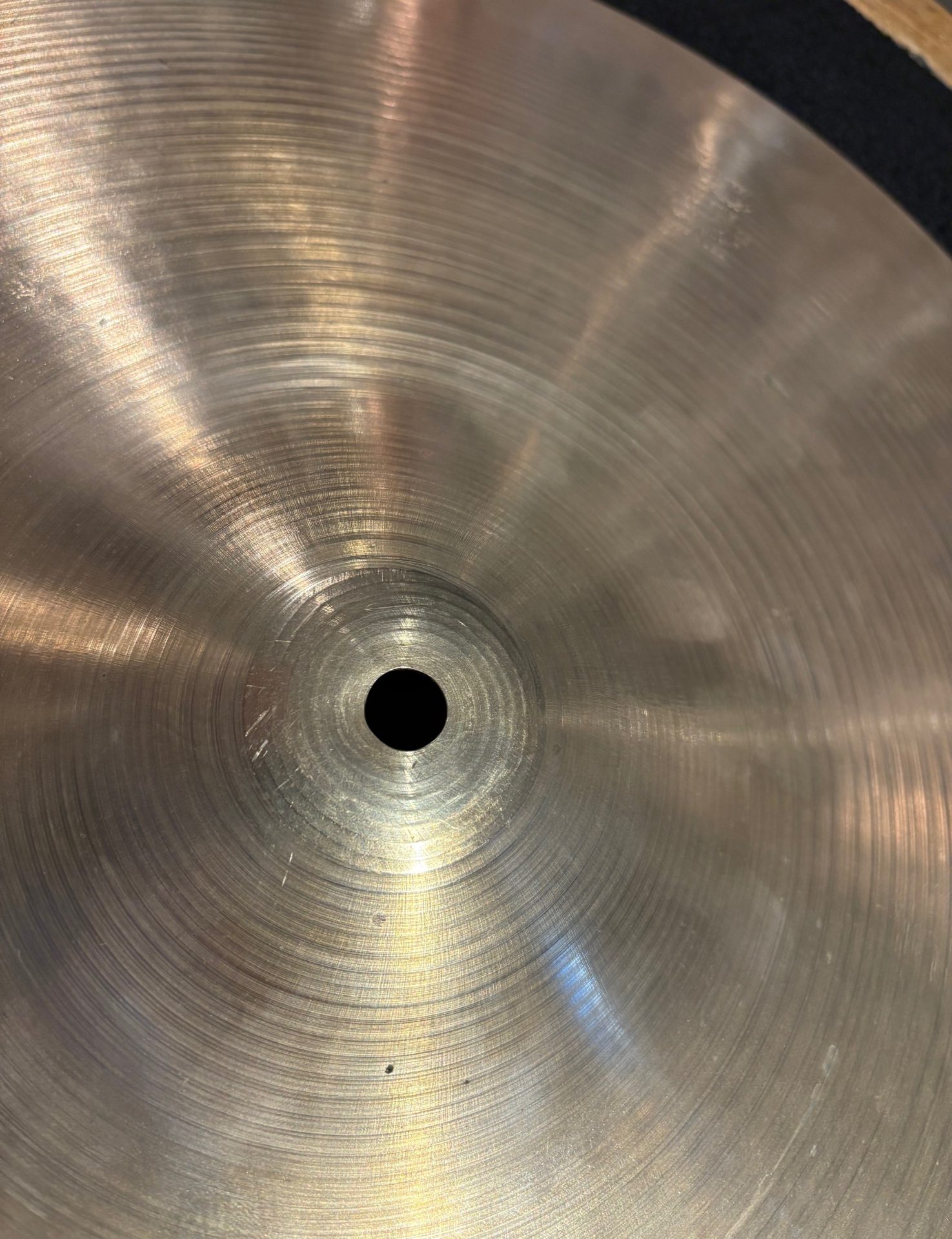 Zildjian Vintage Used 70s 18 in. A Thin Stamp Crash Cymbal 1472g 2 Zildjian Vintage A 18 Inch Thin Stamp Crash Cymbal Bell and Stamp
