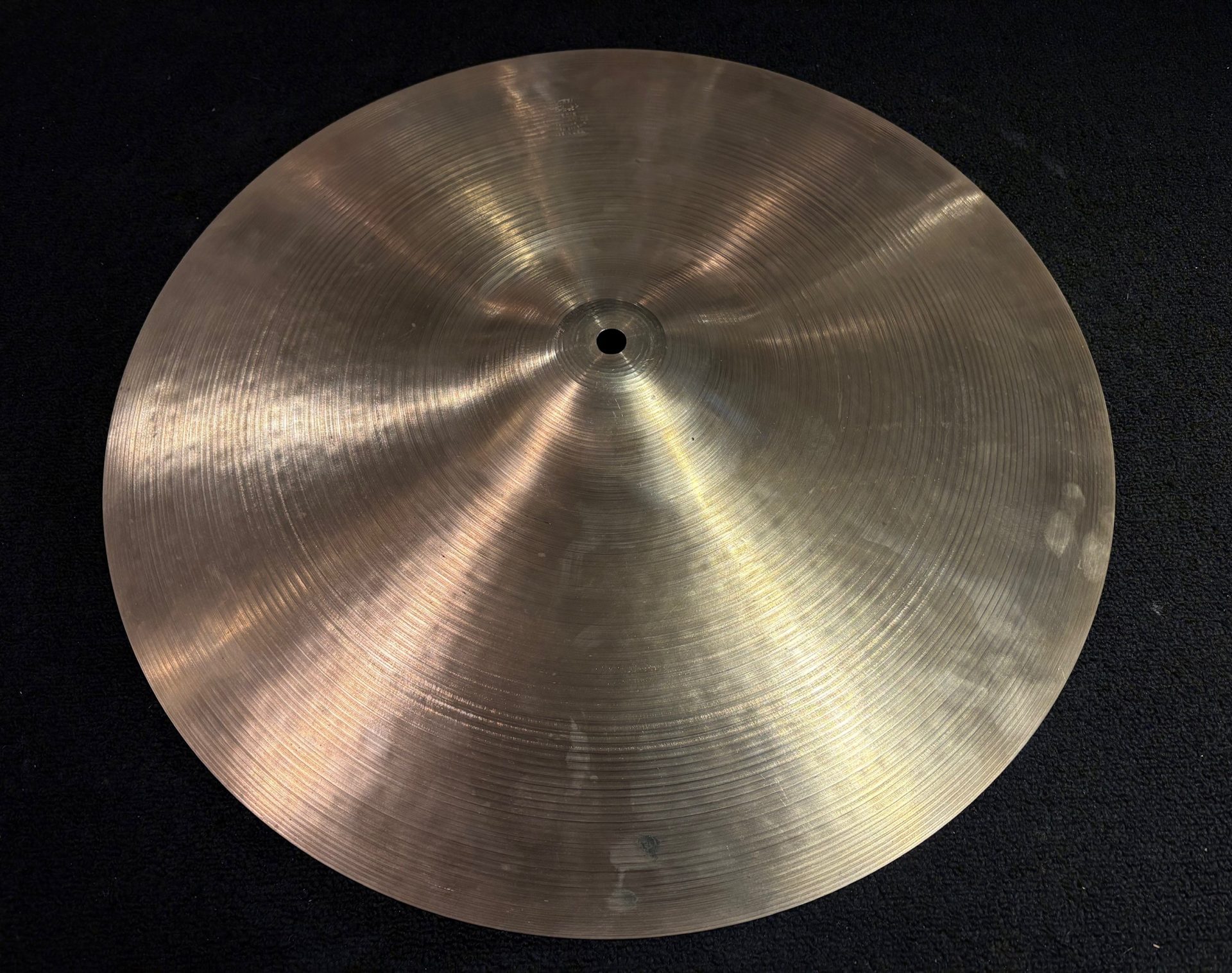 Zildjian Vintage Used 70s 18 in. A Thin Stamp Crash Cymbal 1472g 1 Zildjian Vintage A 18 Inch Thin Stamp Crash Cymbal