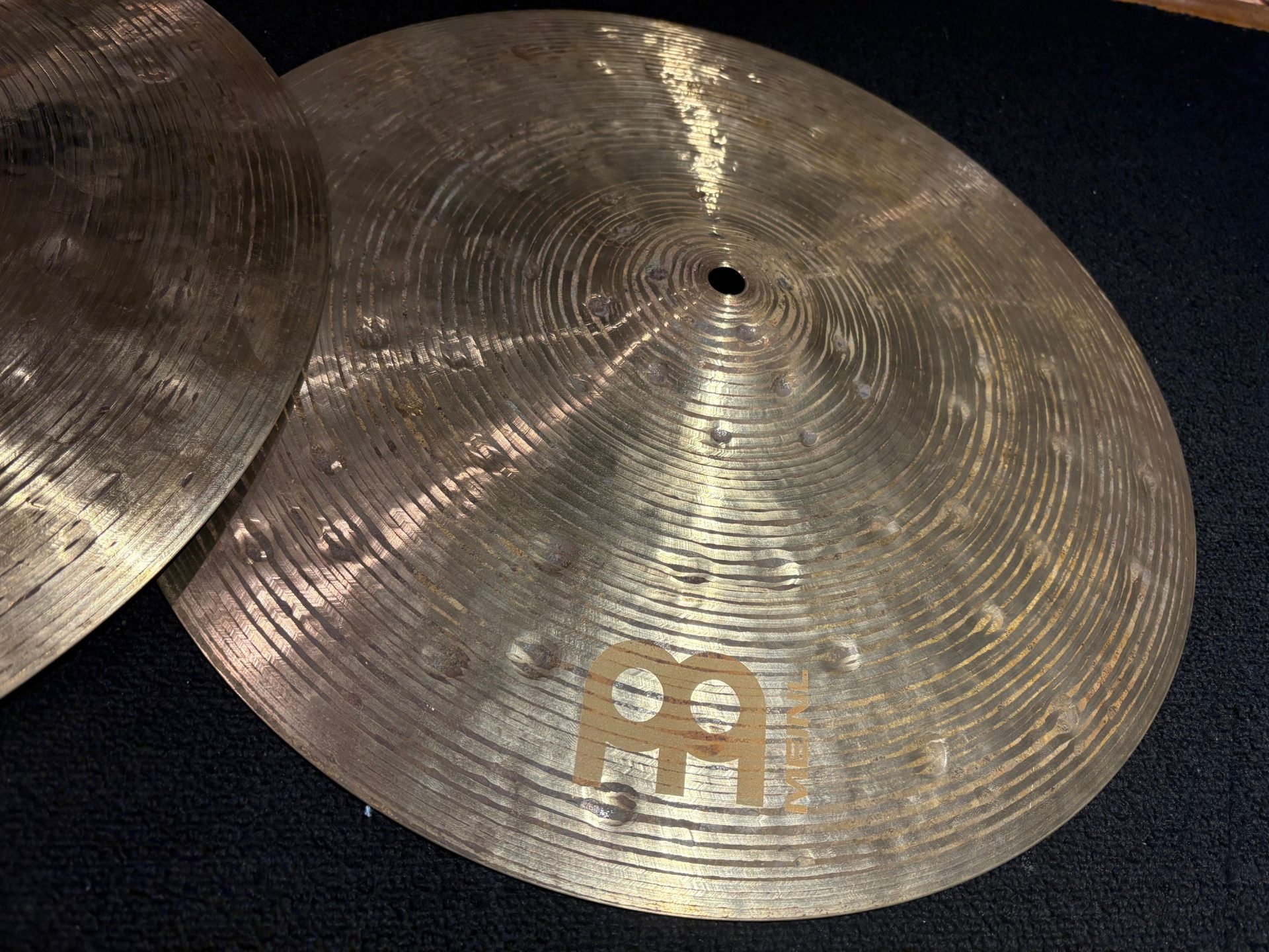 Meinl Demo Byzance 15 in. Foundry Reserve Hi Hat Cymbal Pair 985g T 1310g B 3 Meinl Demo Byzance 15 Inch Foundry Reserve Hi Hat Cymbal Pair Bottom Hat