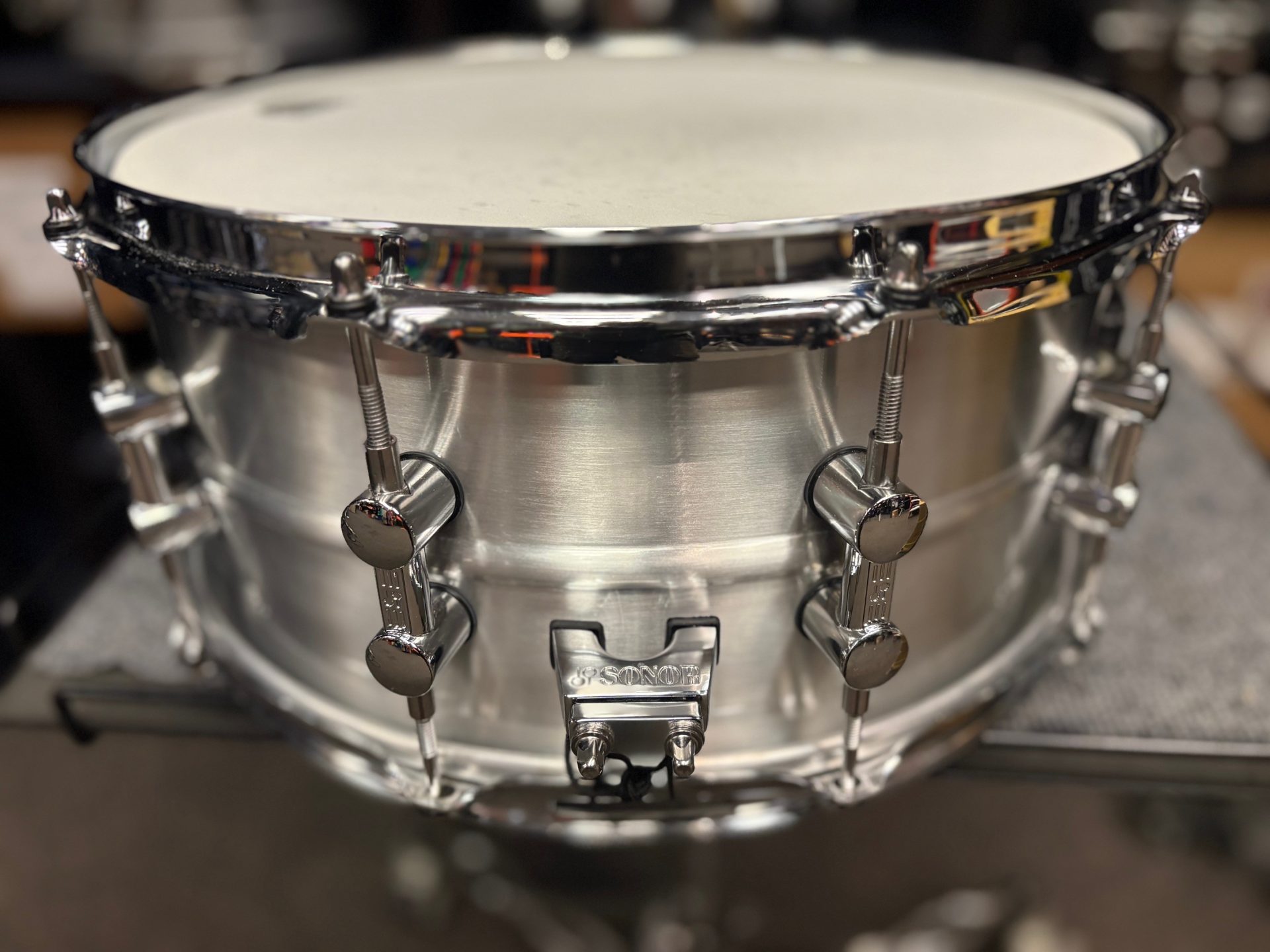 Sonor Used Kompressor Series 6.5×14 Aluminum Shell Snare Drum 4 Sonor Used Kompressor 6.5 Inch By 14 inch Aluminum Snare Drum Snare Butt