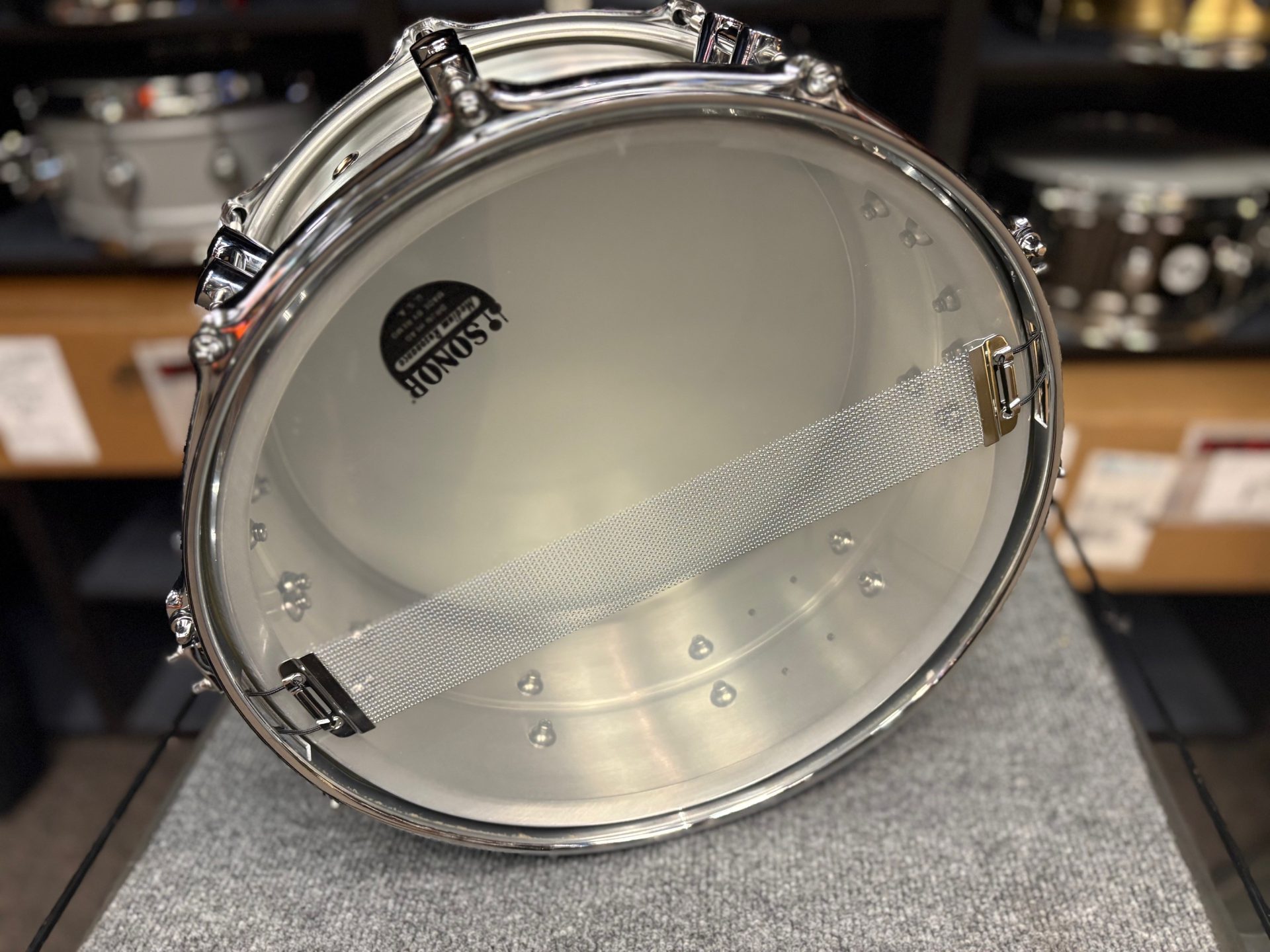 Sonor Used Kompressor Series 6.5×14 Aluminum Shell Snare Drum 5 Sonor Used Kompressor 6.5 Inch By 14 inch Aluminum Snare Drum Snare Side
