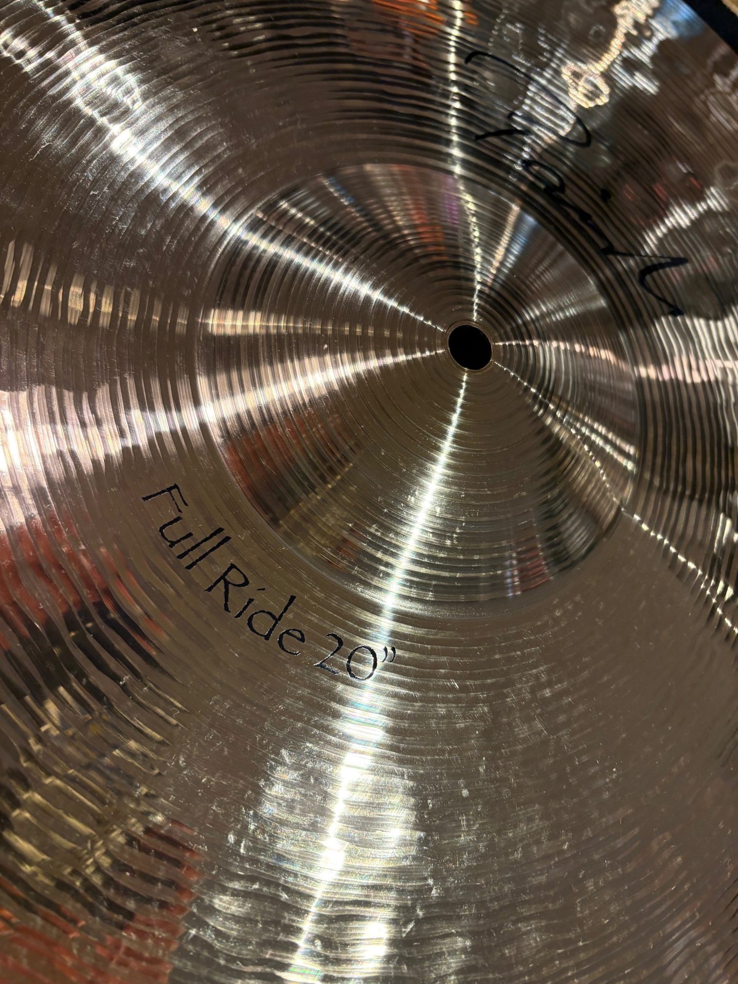 Paiste Used 20 in. Signature Full Ride Cymbal 2512g 2 Paiste Used 20 Inch Signature Full Ride Cymbal Bell