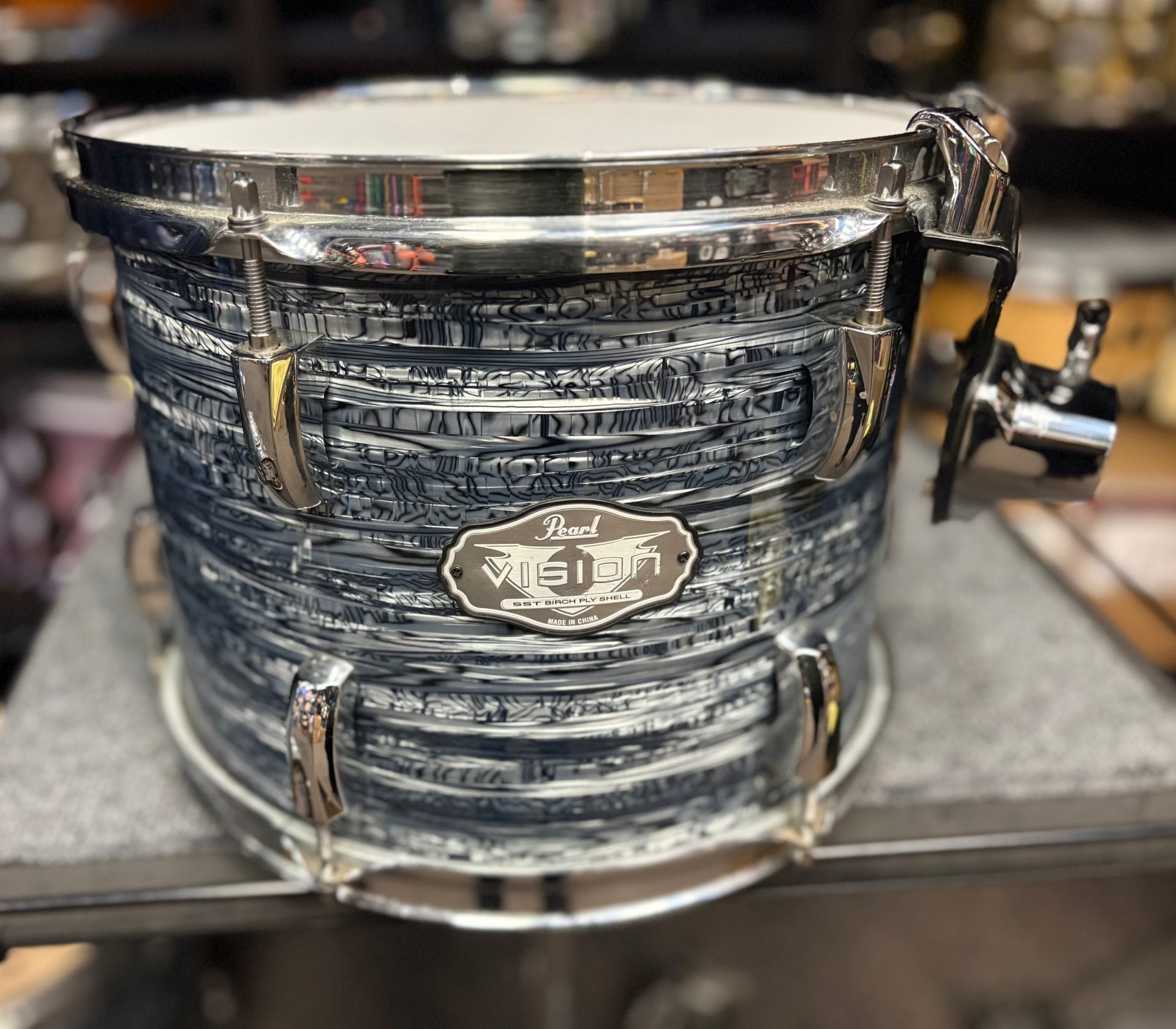 Pearl Used Vision Birch Strata Black 12 in. Tom with ISS Mount 1 Pearl Used Vision Birch 12 in. Strata Black Tom with ISS